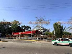 Xalapa, Ver., 24 de enero de 2026.- Tras presentar examen y dejar documentos solicitados, aspirantes a trabajar en oficinas de Hacienda del Estado abandonan la SEFIPLAN. Lamentaron los problemas a causa de la poca claridad en el proceso.