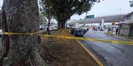 Xalapa, Ver., 26 de enero de 2026.- Tras operativo luego de un asalto en la zona de Las �nimas, un hombre y una mujer fueron detenidos a bordo de un auto en la avenida Maestros Veracruzanos cerca del entronque con avenida L�zaro C�rdenas. La zona fue cerrada a la circulaci�n.