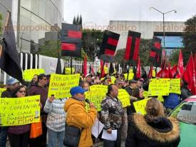 Xalapa, Ver., 27 de enero de 2026.- Frente a la sede del Poder Judicial de Veracruz, donde acudieron a una reuni�n, integrantes del SETSUV se manifestaron en demanda del 20% de aumento salarial.