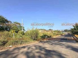 Coatepec, Ver., 29 de enero de 2026.- Vecinos de la comunidad Puerto Rico consideran que se requiere se�alizaci�n m�s visible en el antiguo ?Puente del Diablo?, pues han ocurrido accidentes en el muro de contenci�n que bloquea el acceso a la estructura.