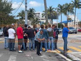 Boca del R�o, Ver., 29 de enero de 2026.- Operadores del transporte p�blico de varias rutas de la zona conurbada Veracruz, Boca del R�o-Medell�n de Bravo pararon sus unidades y se manifestaron en el C5. Piden mantener tarifa �nica de 12 pesos.