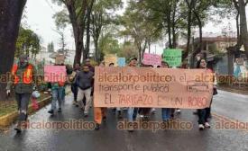Xalapa, Ver., 31 de enero de 2026.- Un grupo de personas march� en la avenida �vila Camacho, del Teatro del Estado hacia el centro de la Capital, en protesta por el alza al pasaje del transporte p�blico. Demandan tarifas justas.
