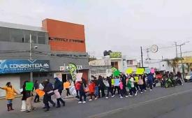 Perote, Ver., 31 de enero de 2026.- Este s�bado, personal de la UPAV de varias sedes y carreras como Derecho, Enfermer�a, Criminolog�a y Psicopedagog�a, marcharon para exigir al Gobierno Estatal pagos atrasados.