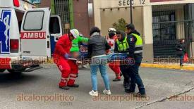 Xalapa, Ver., 31 de enero de 2026.- Un adulto mayor result� lesionado al caer de espaldas en la calle Hidalgo, en la zona centro, tras resbalar y perder el equilibrio. Recibi� los primeros auxilios por parte de param�dicos de C�digo Bravo y Cruz Roja Mexicana, quienes enseguida lo trasladaron al Hospital del ISSSTE.
