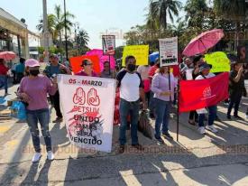 Veracruz, Ver., 4 de febrero de 2026.- Trabajadores del SETSUV marcharon por calles del Centro Hist�rico. Salieron del Tranv�a del Recuerdo hacia el Z�calo.