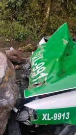 Xalapa, Ver., 5 de febrero de 2026.- El taxi XL-9913 de Xalapa impact� contra una roca de gran tama�o que cay� a la carretera Misantla-Xalapa, a la altura de la zona conocida como El Mirador.
