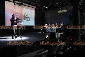 Xalapa, Ver., 7 de febrero de 2026.- El abogado Juan Jos� Llanes Gil dict� la charla ?Cr�nica, Cronistas y Derechos Humanos?, en el Centro Recreativo Xalape�o. Participaron en los comentarios cronistas de Misantla, Acatl�n, �lamo Temapache, Puente Nacional y de la Capital.