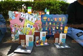 Xalapa, Ver., 8 de febrero de 2026.- Fan�ticos del Chavo del 8 se reunieron en el Parque Ju�rez para intercambiar figuras, pero ante la afluencia de personas, acusaron que inspectores del Ayuntamiento de Xalapa los intimidaron y amenazaron.
