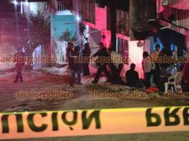 Xalapa, Ver., 9 de febrero de 2026.- Un adulto mayor perdi� la vida la noche de este lunes, en la calle Colima, de la colonia J.J. Panes, luego de salir a la tienda, sufrir una ca�da y golpear su cabeza. Al lugar se movilizaron param�dicos para brindar los primeros auxilios, pero el hombre ya no contaba con signos vitales.