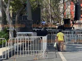 Veracruz, Ver., 10 de febrero de 2026.- As� luce el Z�calo previo a la Quema del Mal Humor este martes a las 20:00 horas.  donde la figura a quemar ser� el ?bache?. Hay gradas para los asistentes y pantallas.