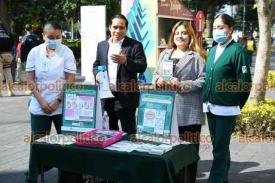 Xalapa, Ver., 13 de febrero de 2026.- Por el marco del D�a Internacional del Cond�n, personal del IMSS, en conjunto con activistas, regalaron condones.