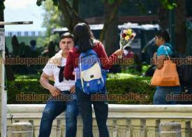 Xalapa, Ver., 13 de febrero de 2026.- Desde amarres hasta rosas: xalape�os se preparan para el D�a del Amor y la Amistad, que cae este s�bado.
