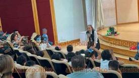 Xalapa, Ver., 14 de febrero de 2026.- Ni�os y padres de familia participaron en la jornada ?S�bados en la Ciencia?, en el Museo de Antropolog�a. A la par de desarrollar actividades did�cticas se advirti� sobre riesgos asociados al uso de nuevas tecnolog�as y la importancia de un manejo responsable en el entorno digital.