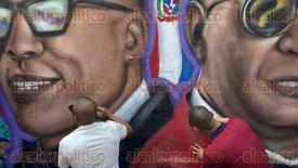 Veracruz, Ver., 18 de febrero de 2026.- ?Ustedes se han convertido en nuestra segunda casa y cuidado si va a ser la primera. Es un orgullo para nosotros?, dijeron los cantantes de ?Chiquito Team Band? al firmar mural plasmado por Miguel �ngel Rodr�guez.
