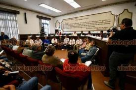 Xalapa, Ver., 19 de febrero de 2026.- La alcaldesa Daniela Griego Ceballos atendi� este jueves las peticiones de ciudadanos xalape�os en el ?D�a del Pueblo? que se llev� a cabo en la sala de Cabildo.