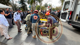 Xalapa, Ver., 24 de febrero de 2026.- Al menos una decena de estudiantes que fueron llevados al evento de la gobernadora Roc�o Nahle por el D�a de la bandera comenzaron a desmayarse y a presentar hipotermia. Mientras la mandataria hablaba en el acto, los sub�an a ambulancias.