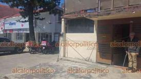 Xalapa, Ver., 27 de febrero de 2026.- Cami�n de una cervecera provoc� el cierre de la avenida Miguel Alem�n cerca del mediod�a de este viernes al jalar cables de luz.