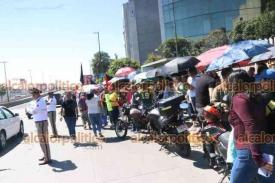 Xalapa, Ver., 27 de febrero de 2026.- Integrantes del SETSUV llevaron frente al Poder Judicial su protesta para exigir aumento salarial.