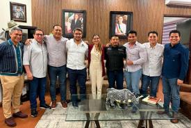 Xalapa, Ver., 27 de febrero de 2026.- Junto a otros alcaldes de Los Tuxtlas y la Cuenca del Papaloapan, el alcalde de Alvarado, Beto Cobos M�rquez, particip� en reuni�n de trabajo con el delegado de Bienestar, Juan Javier G�mez Cazar�n, para fortalecer la coordinaci�n y garantizar programas y apoyos de manera directa y eficiente a quienes m�s lo necesitan.
