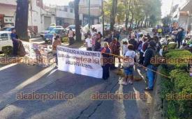 Xalapa, Ver., 2 de marzo de 2026.- Integrantes de Colectivos de Busqueda y familiares de desaparecidos tomaron la sede de la Comisión de Atención a Víctimas y bloquearon la avenida Américas.