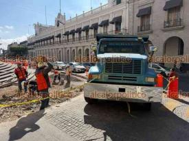 Xalapa, Ver., 3 de marzo de 2026.- Por los trabajos que se llevan a cabo en la Plaza Lerdo se cerr� la circulaci�n en la calle Revoluci�n en su entronque con Enr�quez. Tome previsiones.