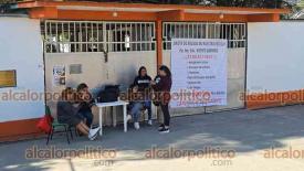 R�o Blanco, Ver., 3 de marzo de 2026.- Docentes de la Escuela Secundaria ?Vicente Guerrero? tomaron el plantel para exigir un alto al hostigamiento que sufren por parte de la directora quien, seg�n dijeron, debi� haberse ido del plantel en noviembre.