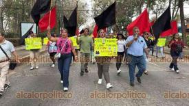 Xalapa, Ver., 3 de marzo de 2026.- Integrantes del SETSUV marcharon desde la avenida Xalapa hacia el Centro de Xalapa, en demanda de su aumento salarial.