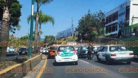 Xalapa, Ver., 5 de marzo de 2026.- Este jueves, percance de motociclista en la avenida L�zaro C�rdenas, frente a la Estancia Garnica con direcci�n a Banderilla, provoc� congestionamiento vial en la zona.