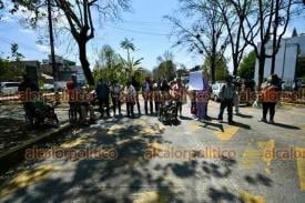 Xalapa, Ver., 5 de marzo de 2026.- Pacientes que requieren hemodi�lisis bloquearon la avenida Ruiz Cortines, acusando al Centro de Alta Especialidad 