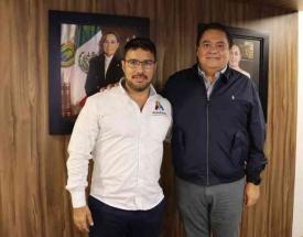 Xalapa, Ver., 6 de marzo de 2026.- Acompa�ado de su equipo de trabajo, el alcalde de Alvarado, Beto Cobos M�rquez, sostuvo una audiencia con el secretario de de Infraestructura y Obras P�blicas, Leonardo Cornejo Serrano, en la cual dialogaron sobre proyectos y acciones para impulsar el progreso en el municipio.