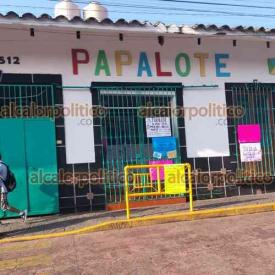 Coatepec, Ver., 10 de marzo de 2026.- Familias usuarias protestan por el cierre de la guarder�a ?Papalote?. Expusieron que m�s de 100 infantes podr�an quedarse sin atenci�n luego de que el IMSS notificara que el centro debe cerrar por no alcanzar el puntaje requerido.
