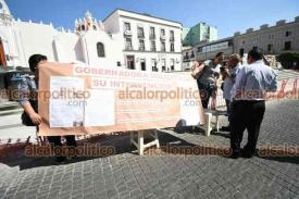 Xalapa, Ver., 10 de marzo de 2026.- Docente se manifest� sobre la calle Enr�quez para denunciar que intentaron despojarla de su plaza laboral.