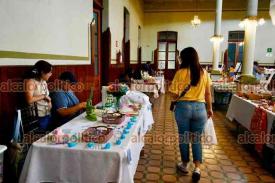 Xalapa, Ver., 15 de marzo de 2026.- Segunda expo venta ?Xalapa Emprende?, en la Escuela Industrial ?Concepci�n Quir�s P�rez?, donde alumnos y ex alumnos ofrecen los art�culos que aprenden a elaborar en el plantel.
