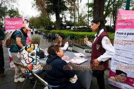 Xalapa, Ver., 17 de marzo de 2026.- Se instal� en el Parque Ju�rez un m�dulo para auxiliar a padres de familia a inscribir a estudiantes para la beca ?Rita Cetina?. El registro cierra el 19 de marzo.