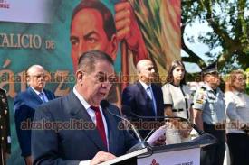 Xalapa, Ver., 21 de marzo de 2026.- En el Parque Ju�rez se conmemor� el 220 aniversario del natalicio de Benito Ju�rez. Encabezaron el acto el secretario de Gobierno Ricardo Ahued Bardahuil, la alcaldesa Daniela Griego, mandos navales y militares, e integrantes del Gabinete estatal.