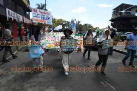 Xalapa, Ver., 22 de marzo de 2026.- En el marco del D�a Mundial del Agua, ciudadanos participaron en la 4� Marcha por el Agua para alzar la voz por los r�os y por el derecho al vital l�quido. Salieron de Casa del Lago con destino a Plaza Lerdo.