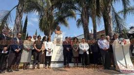 Xalapa, Ver., 23 de marzo de 2026.- Integrantes del PRI rindieron guardia de honor en el busto de Luis Donaldo Colosio, conmemorando el 23 aniversario de su asesinato.