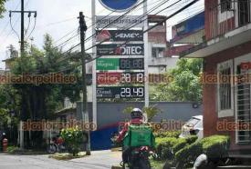 Xalapa, Ver., 25 de marzo de 2026.- S�bito aumento al costo de la gasolina se observa en estaciones de la Capital. La Premium pas� de rondar los 25 pesos a superar los 28 pesos en algunos puntos.