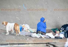 Xalapa, Ver., 27 de marzo de 2026.- En el Barrio M�gico del Xallitic, personas en situaci�n de calle colocan hasta ?casas de campa�a? hechas con lonas para vivir en el sitio. Se les observa con cobijas, caguamas y hasta objetos punzocortantes.