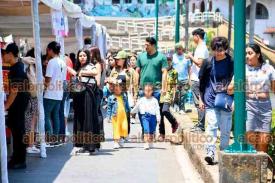 Xalapa, Ver., 27 de marzo de 2026.- Con la participaci�n de 57 expositores de Xalapa y la regi�n este viernes dio inicio el Festival del Taco 2026 en el Paseo de Los Lagos, el cual permanecer� hasta el domingo.