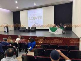 Xalapa, Ver., 28 de marzo de 2026.- Los abogados Laura Celia P�rez Estrada, Juan Jos� Llanes Gil del �ngel y Tom�s Mundo Arriasa participaron en el conversatorio ?Periodismo: obst�culos y amenazas?, organizado por ACOVER en el Foro Cultural Carmela Rey.