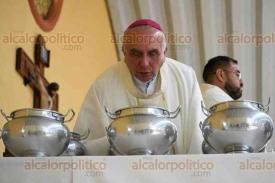 Xalapa, Ver., 1 de abril de 2026.- El arzobispo Jorge Patr�n Wong ofici� la Santa Misa Crismal, donde se llev� a cabo la bendici�n de �leos.