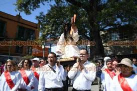 Xalapa, Ver., 3 de abril de 2026.- La ma�ana de este viernes, gran cantidad de fieles cat�licos particip� en el Viacrucis en el Barrio M�gico de Xallitic organizado por la Iglesia de El Calvario.