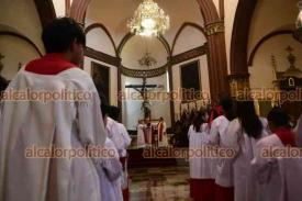 Xalapa, Ver., 3 de abril de 2026.- El arzobispo Jorge Carlos Patr�n Wong encabez� este Viernes Santo el Viacrucis en calles aleda�as a la Catedral Metropolitana, en el centro de la Capital. Lo acompa�aron numerosos fieles.