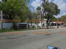 Emiliano Zapata, Ver., 3 de abril de 2026.- Lector report� restos de animales en una camioneta, por lo que se verific� que se trata de un veh�culo que pudiera pertenecer a un restaurante ubicado en propiedad privada en la carretera Las Trancas-Coatepec y sin que se perciban olores desagradables. S�lo se consigna la atenci�n que se brind� al reporte.