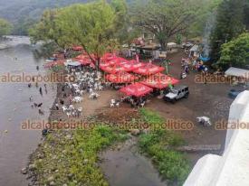 Jalcomulco, Ver., 5 de abril de 2026.- A pesar de la lluvia, la gente disfrut� de la orilla del r�o con diferentes actividades y conciertos.
