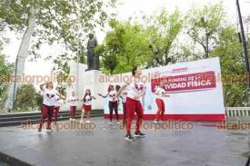 Xalapa, Ver., 7 de abril de 2026.- Por el D�a Mundial de la Activaci�n F�sica, decenas de personas practicaron rutinas de zumba que organiz� la Direcci�n de Cultura F�sica municipal en el Parque Ju�rez.