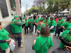 Xalapa, Ver., 10 de abril de 2026.- Integrantes de la Uni�n Nacional de Trabajadores Agr�colas (UNTA) se reunieron junto a Palacio de Gobierno pues al actual gobierno el campo ?le vale madre?, recriminaron.