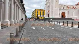 Xalapa, Ver., 14 de abril de 2026.- Expolic�as de la extinta Polic�a Intermunicipal Poza Rica-Tihuatl�n-Coatzintla se manifestaron y bloquearon durante algunos minutos la calle Enr�quez, en la zona centro, para exigir sus pagos pendientes.