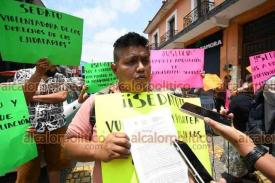 Xalapa, Ver., 16 de abril de 2026.- Manifestantes bloquearon la calle Guti�rrez Zamora para exigir el pago de 11 millones a SEDATU.

